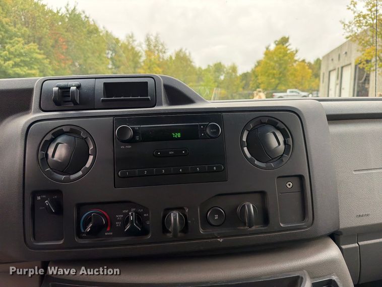 image for item FT7526 2013 Ford E350 Super Duty van