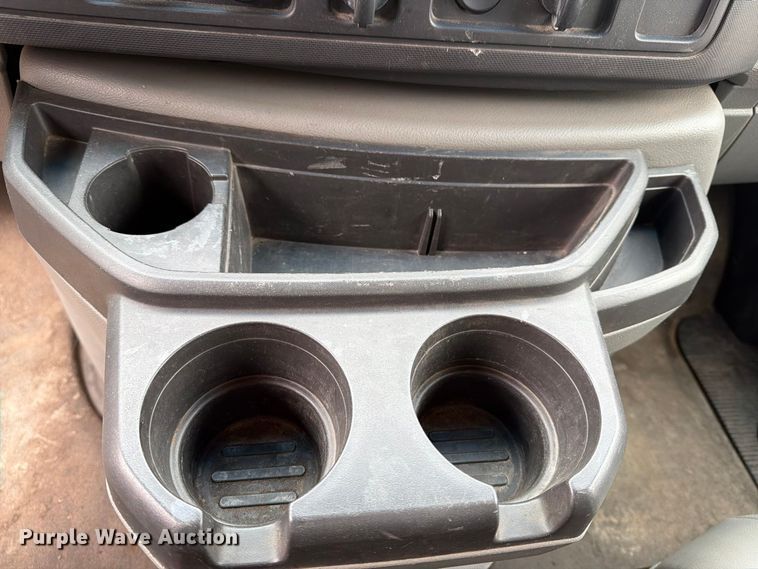 image for item FT7526 2013 Ford E350 Super Duty van