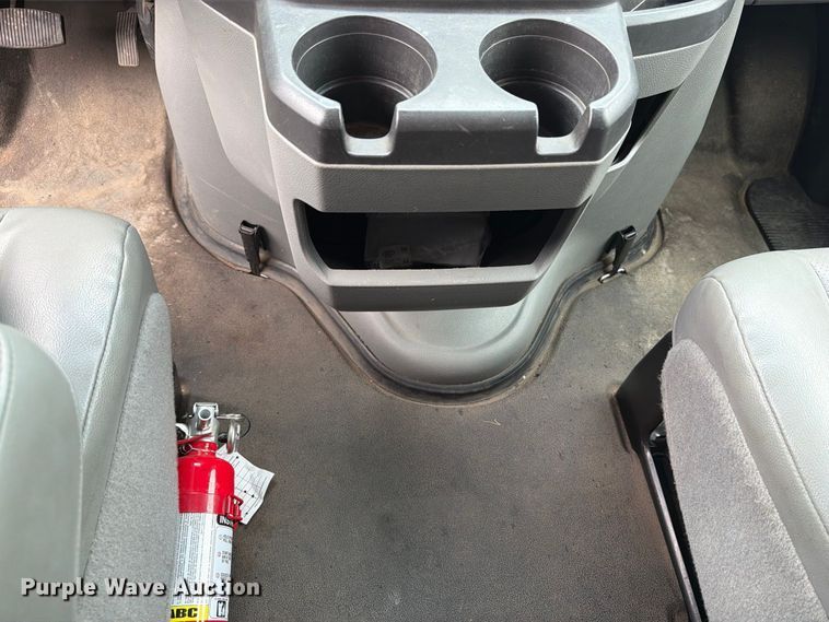 image for item FT7526 2013 Ford E350 Super Duty van
