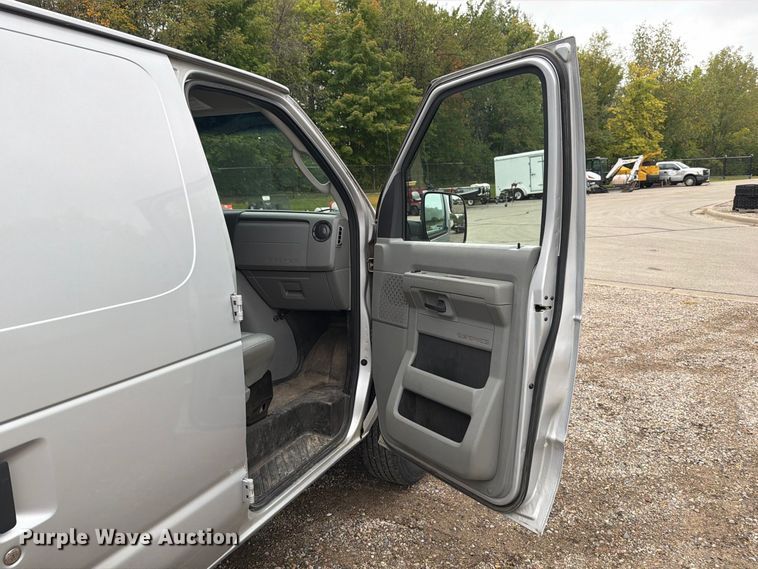 image for item FT7526 2013 Ford E350 Super Duty van