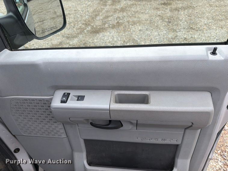 image for item FT7526 2013 Ford E350 Super Duty van