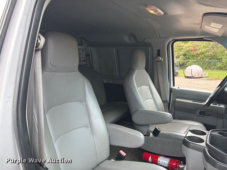 image for item FT7526 2013 Ford E350 Super Duty van