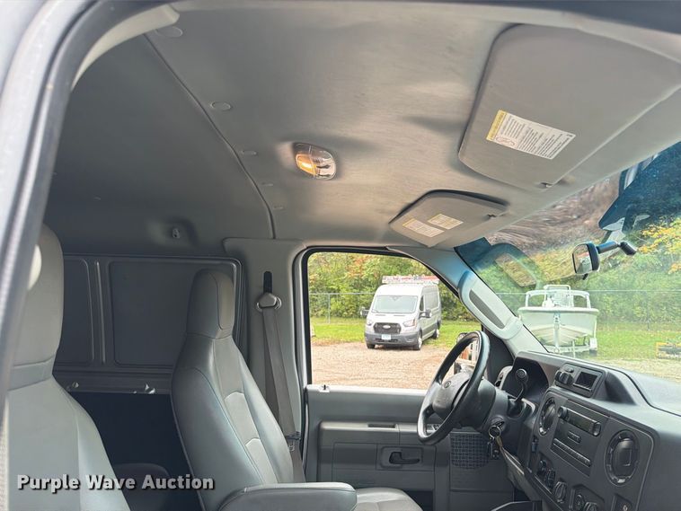image for item FT7526 2013 Ford E350 Super Duty van