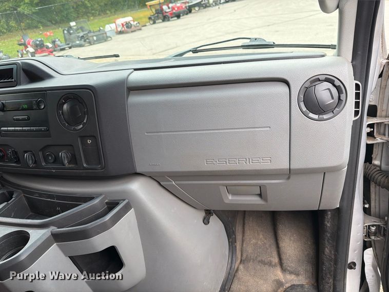 image for item FT7526 2013 Ford E350 Super Duty van