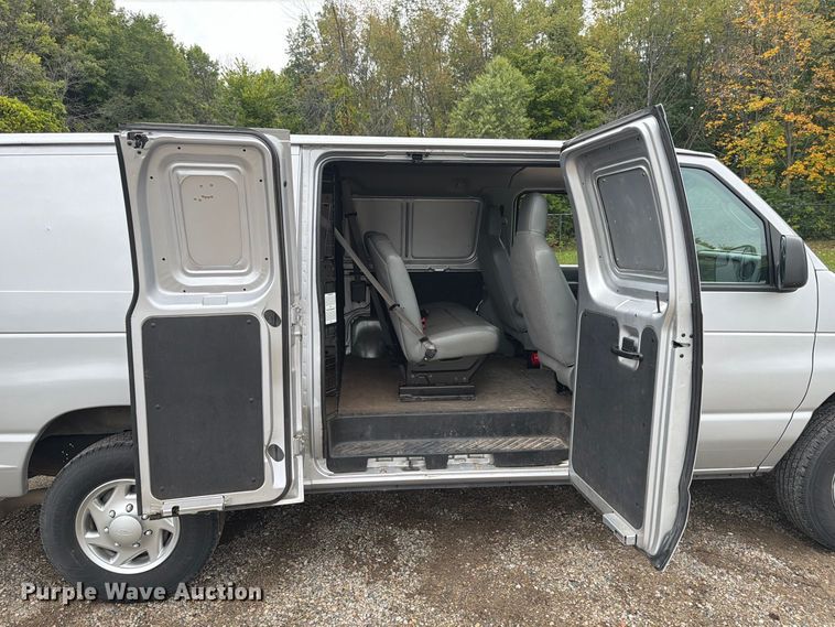 image for item FT7526 2013 Ford E350 Super Duty van