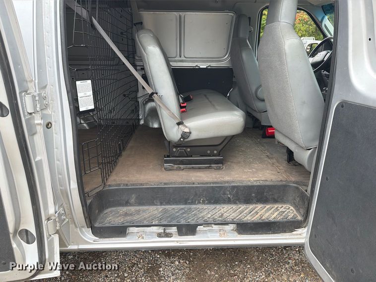 image for item FT7526 2013 Ford E350 Super Duty van