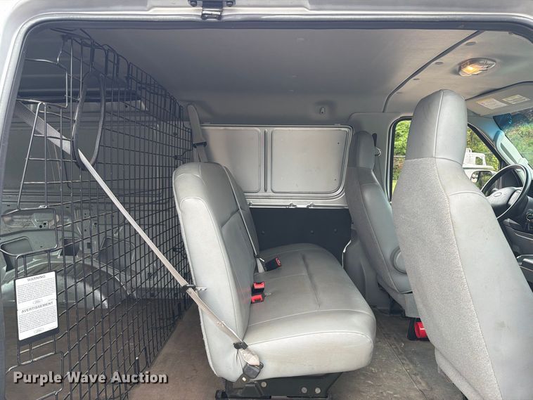 image for item FT7526 2013 Ford E350 Super Duty van
