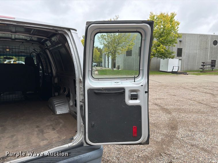 image for item FT7526 2013 Ford E350 Super Duty van