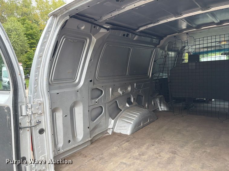 image for item FT7526 2013 Ford E350 Super Duty van