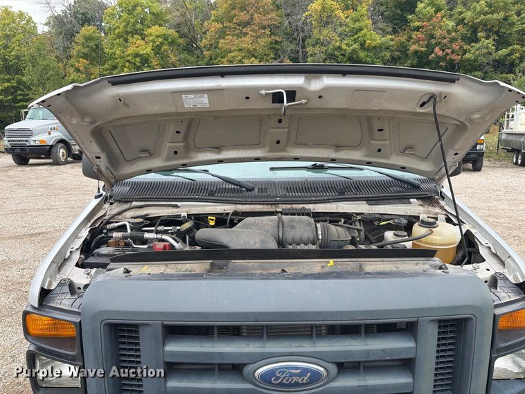 image for item FT7526 2013 Ford E350 Super Duty van