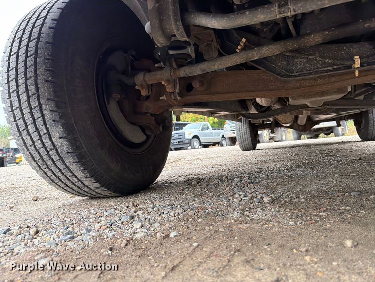 image for item FT7526 2013 Ford E350 Super Duty van