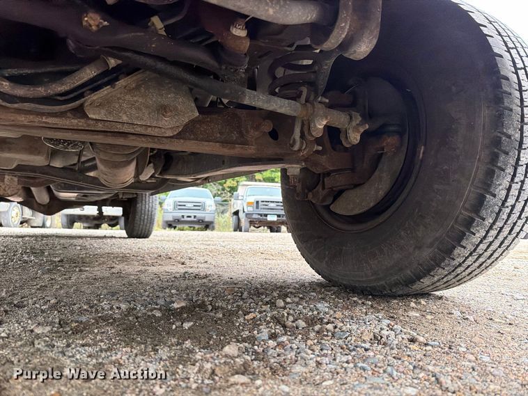 image for item FT7526 2013 Ford E350 Super Duty van
