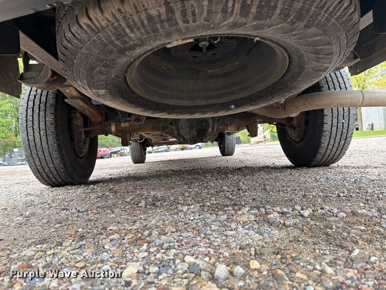 image for item FT7526 2013 Ford E350 Super Duty van