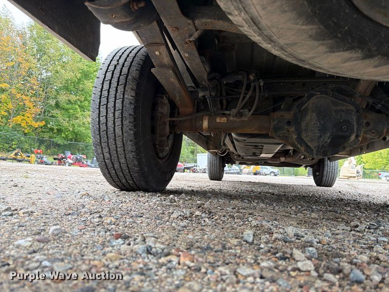 image for item FT7526 2013 Ford E350 Super Duty van