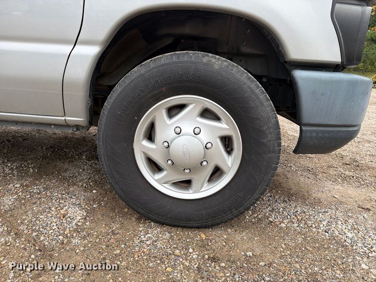 image for item FT7526 2013 Ford E350 Super Duty van