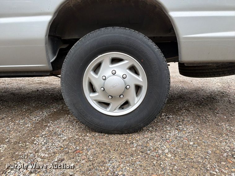 image for item FT7526 2013 Ford E350 Super Duty van