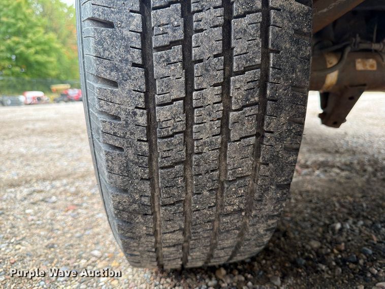 image for item FT7526 2013 Ford E350 Super Duty van
