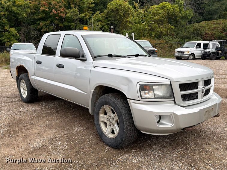 image for item FT7527 2011 Dodge Dakota Crew Cab pickup truck