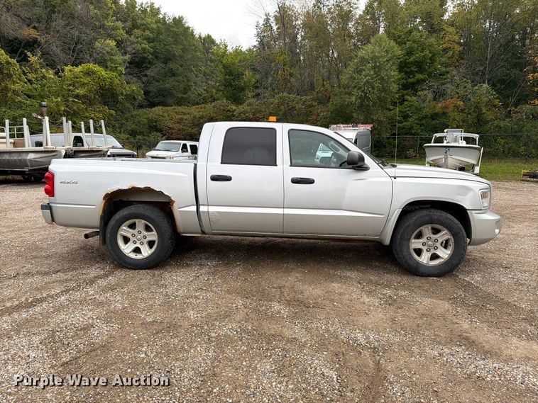 image for item FT7527 2011 Dodge Dakota Crew Cab pickup truck
