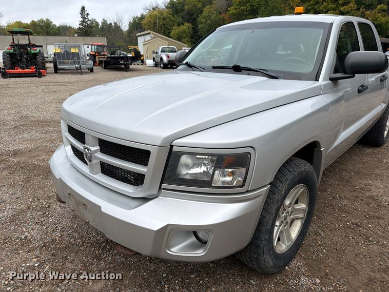 image for item FT7527 2011 Dodge Dakota Crew Cab pickup truck