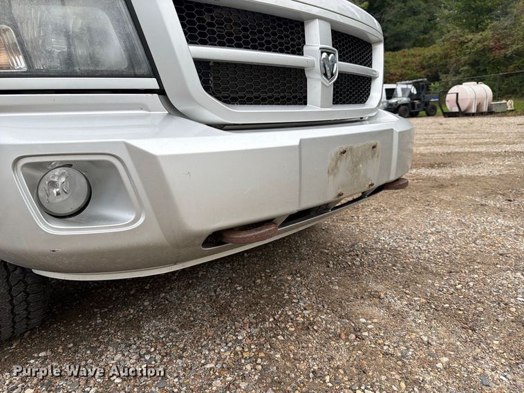 image for item FT7527 2011 Dodge Dakota Crew Cab pickup truck