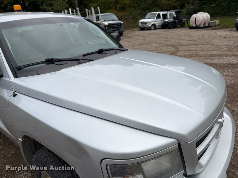 image for item FT7527 2011 Dodge Dakota Crew Cab pickup truck