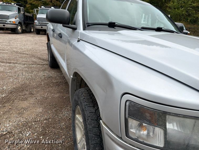 image for item FT7527 2011 Dodge Dakota Crew Cab pickup truck