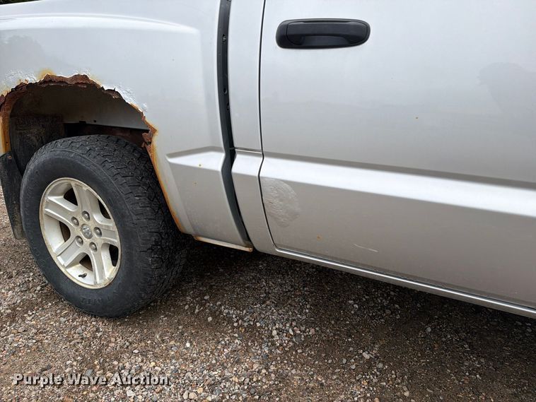 image for item FT7527 2011 Dodge Dakota Crew Cab pickup truck