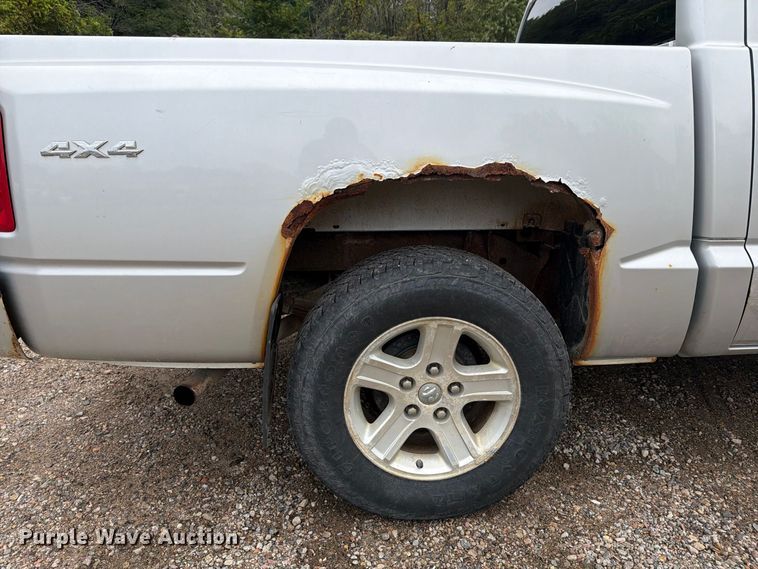 image for item FT7527 2011 Dodge Dakota Crew Cab pickup truck