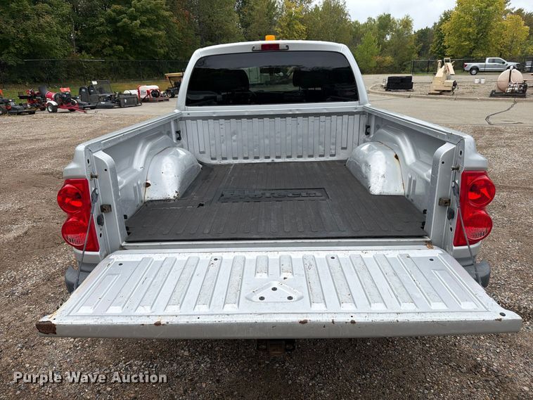 image for item FT7527 2011 Dodge Dakota Crew Cab pickup truck