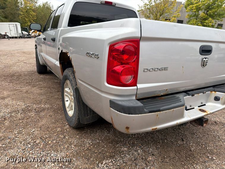 image for item FT7527 2011 Dodge Dakota Crew Cab pickup truck