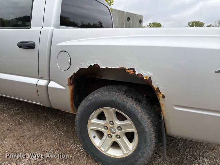 image for item FT7527 2011 Dodge Dakota Crew Cab pickup truck