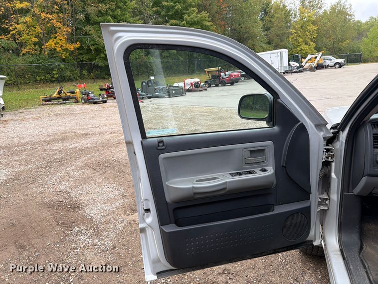 image for item FT7527 2011 Dodge Dakota Crew Cab pickup truck