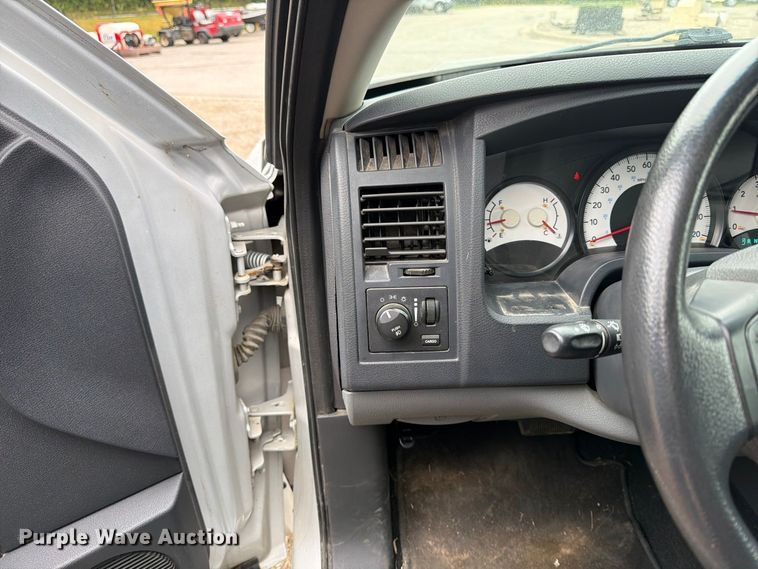 image for item FT7527 2011 Dodge Dakota Crew Cab pickup truck