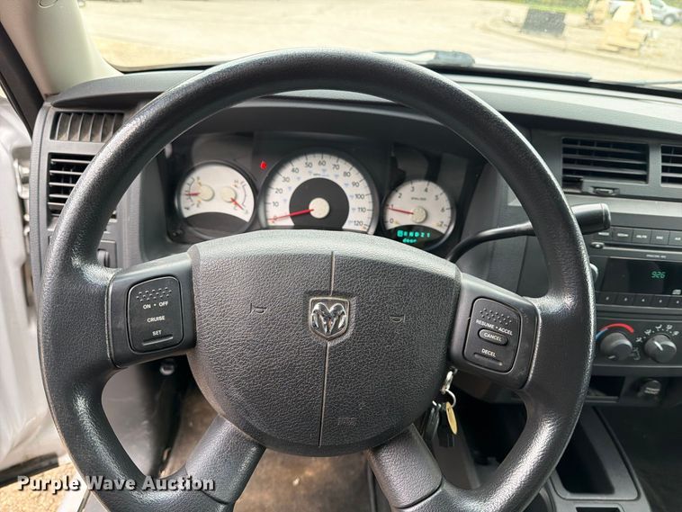image for item FT7527 2011 Dodge Dakota Crew Cab pickup truck