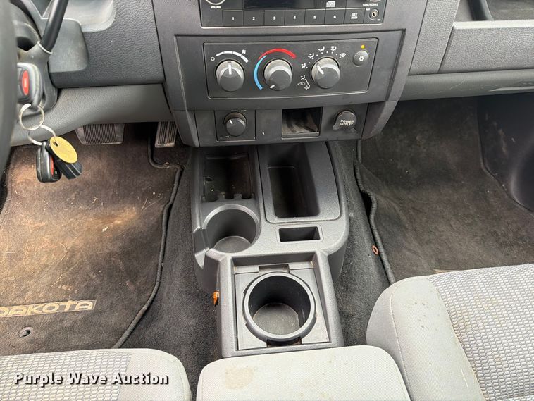 image for item FT7527 2011 Dodge Dakota Crew Cab pickup truck