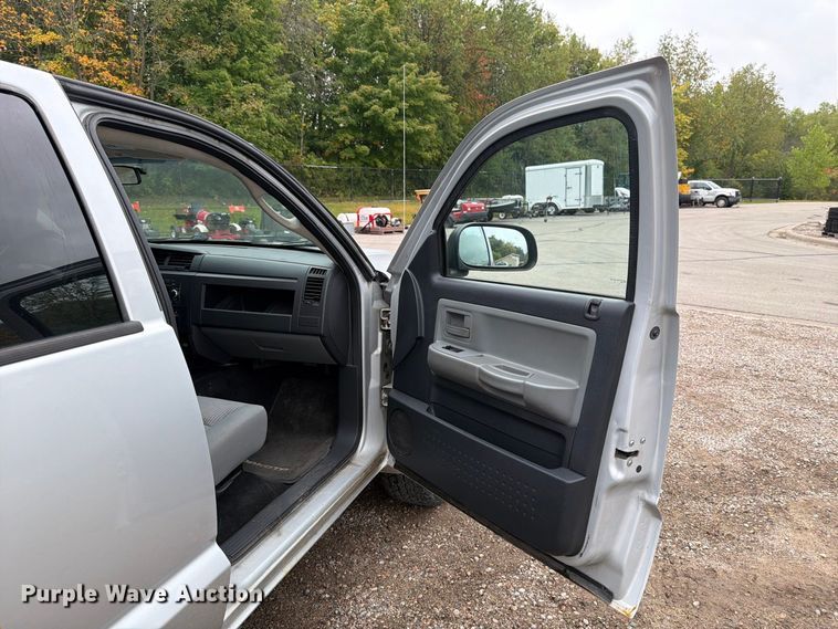 image for item FT7527 2011 Dodge Dakota Crew Cab pickup truck