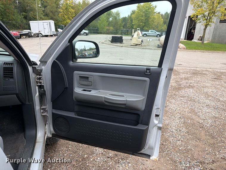 image for item FT7527 2011 Dodge Dakota Crew Cab pickup truck