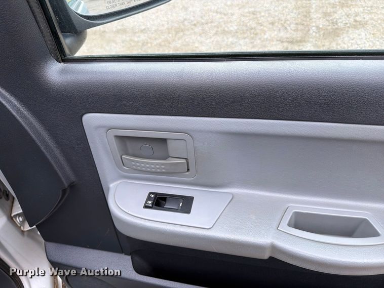 image for item FT7527 2011 Dodge Dakota Crew Cab pickup truck