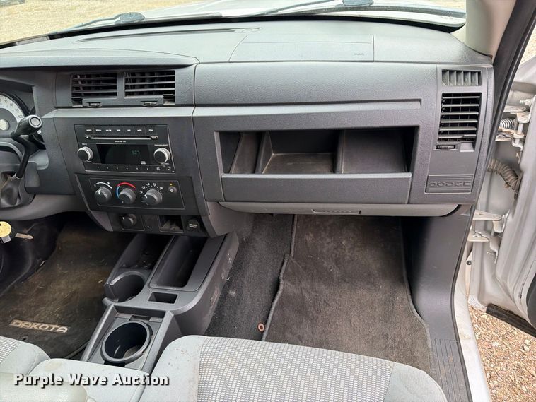 image for item FT7527 2011 Dodge Dakota Crew Cab pickup truck