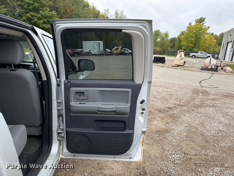 image for item FT7527 2011 Dodge Dakota Crew Cab pickup truck