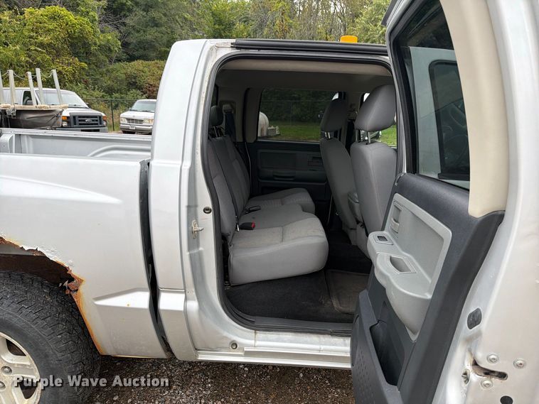 image for item FT7527 2011 Dodge Dakota Crew Cab pickup truck