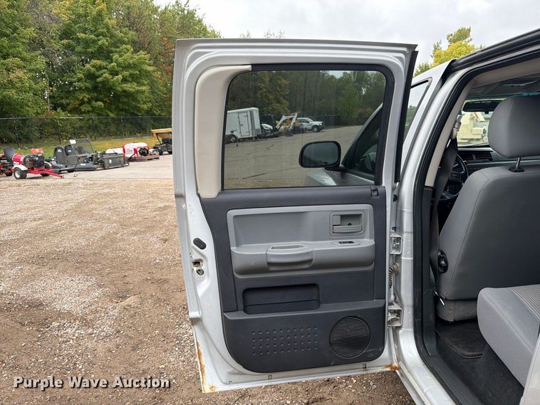 image for item FT7527 2011 Dodge Dakota Crew Cab pickup truck