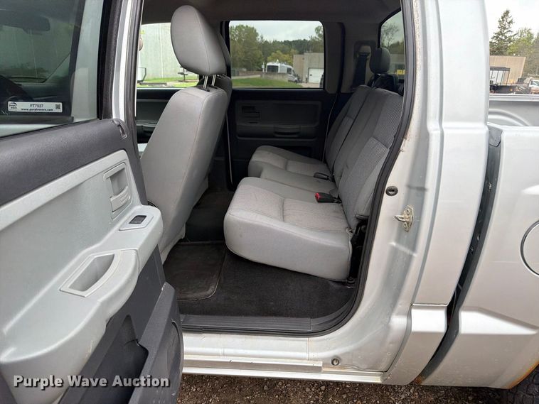 image for item FT7527 2011 Dodge Dakota Crew Cab pickup truck