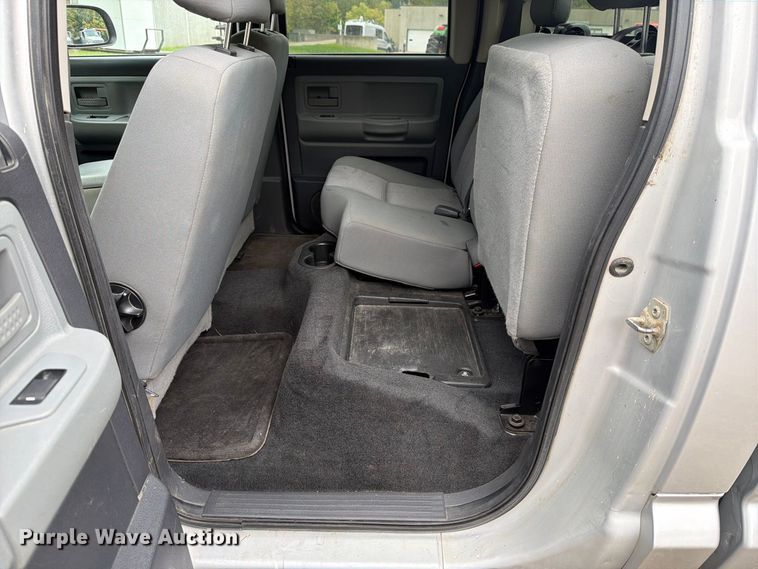image for item FT7527 2011 Dodge Dakota Crew Cab pickup truck