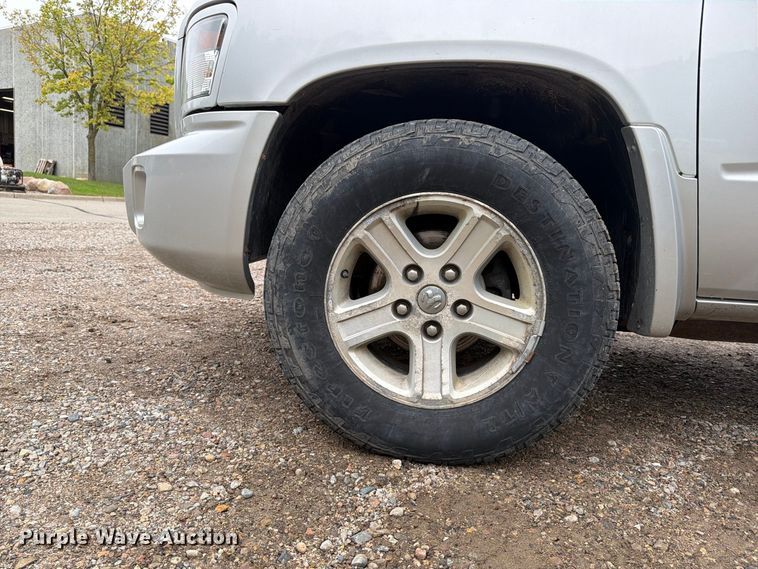 image for item FT7527 2011 Dodge Dakota Crew Cab pickup truck