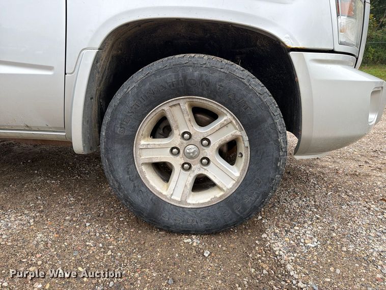 image for item FT7527 2011 Dodge Dakota Crew Cab pickup truck