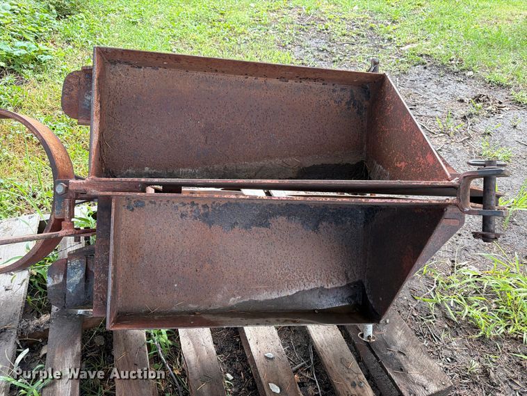 image for item FT8077 Tree planter