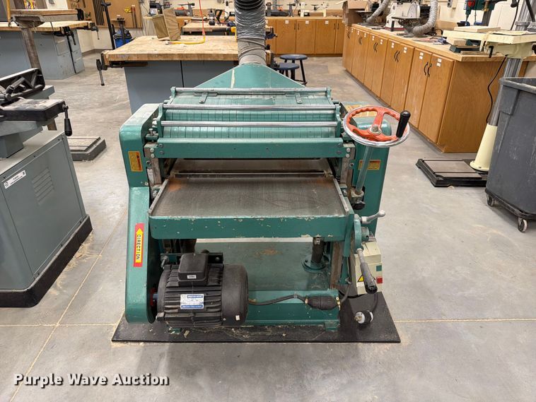 image for item FU0537 Grizzly G7213 planer