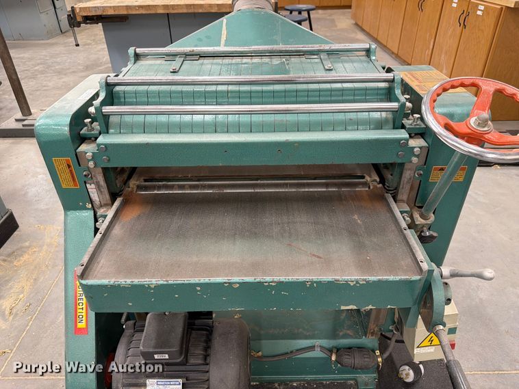 image for item FU0537 Grizzly G7213 planer